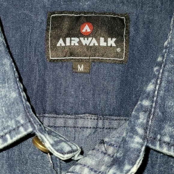 Airwalk Stretch Sz. M Cloud Blue Jean Short Sleeve Full Button Down Blouse Shirt - Picture 5 of 10